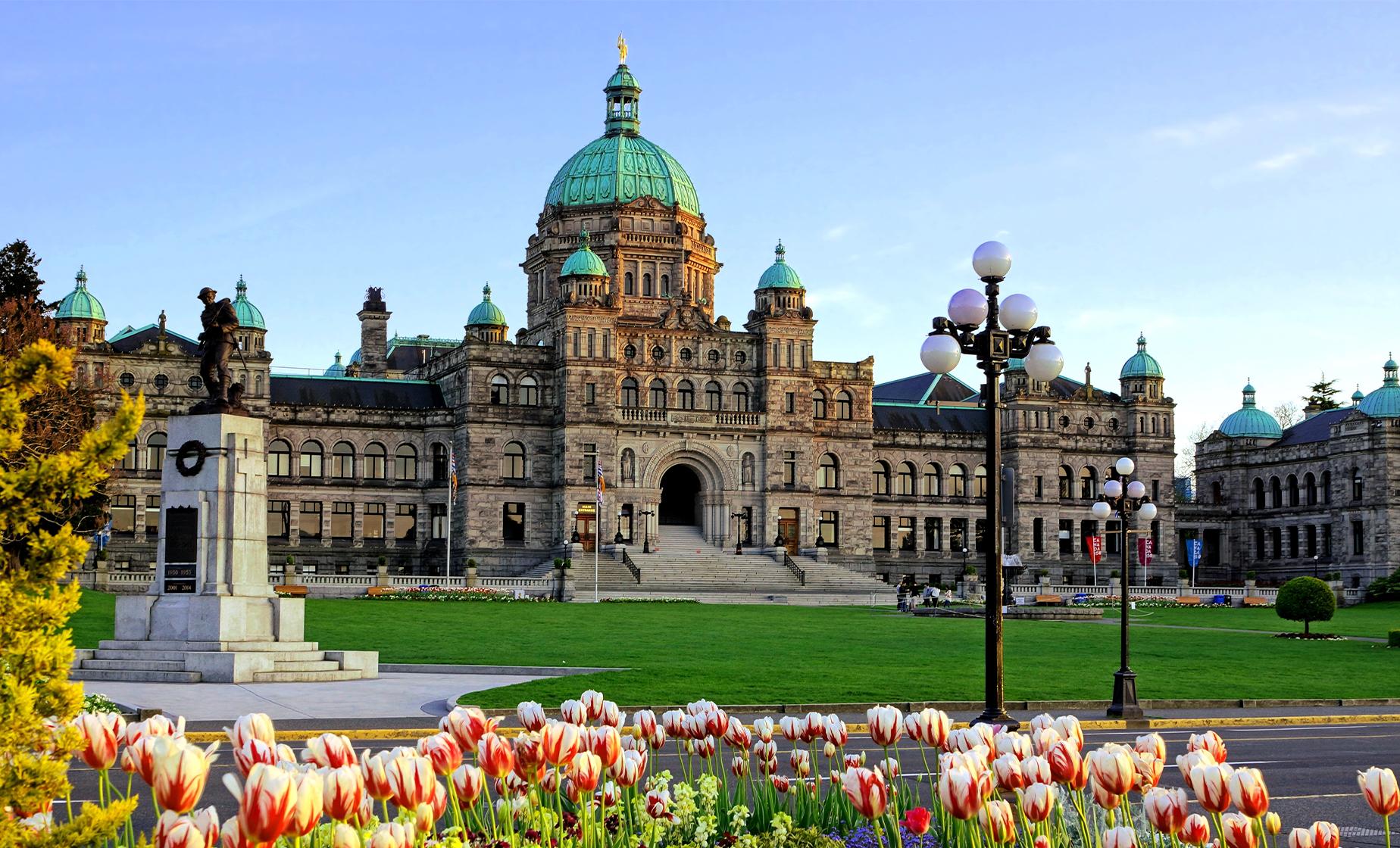 Victoria Sightseeing Hop On and Off Bus Tour (British Columbia Parliament Buildings, Empress Hotel)