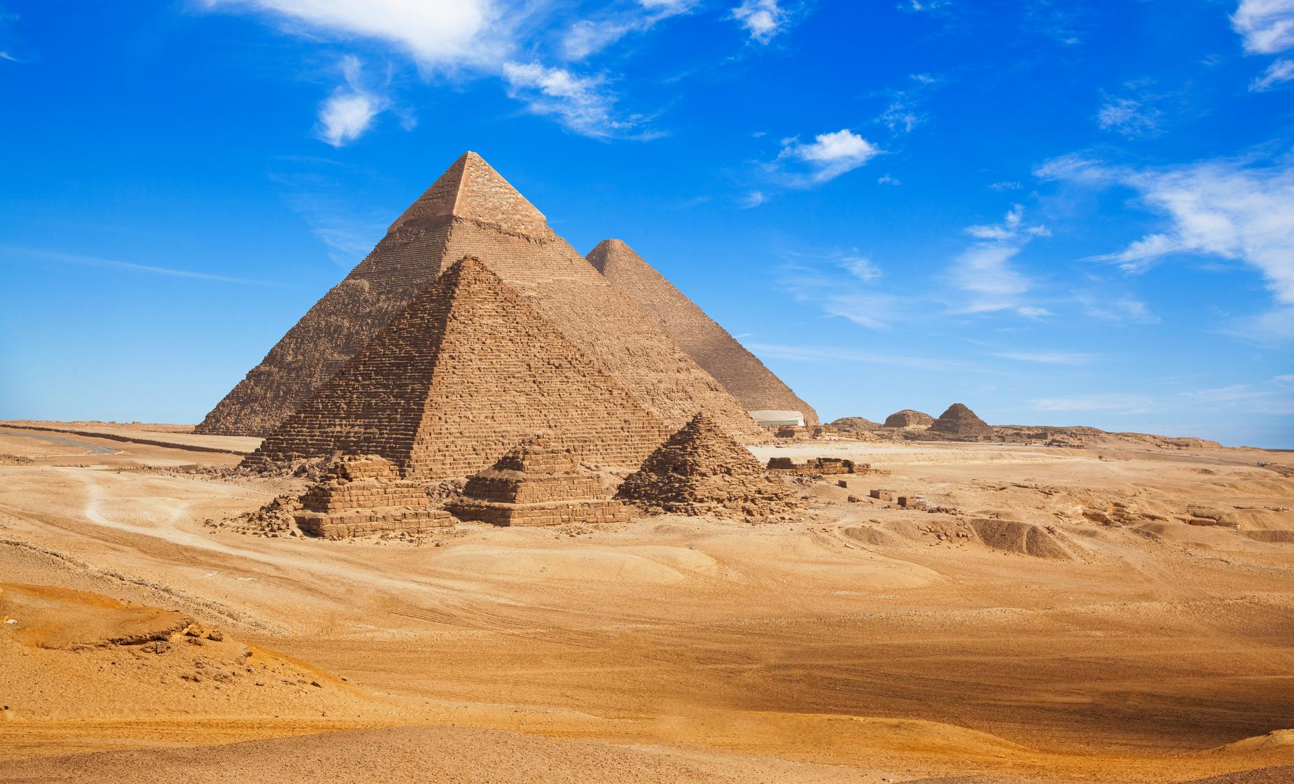 Private Classical Cairo Tour from Alexandria (Giza Plateau, Pyramids, Sphinx)