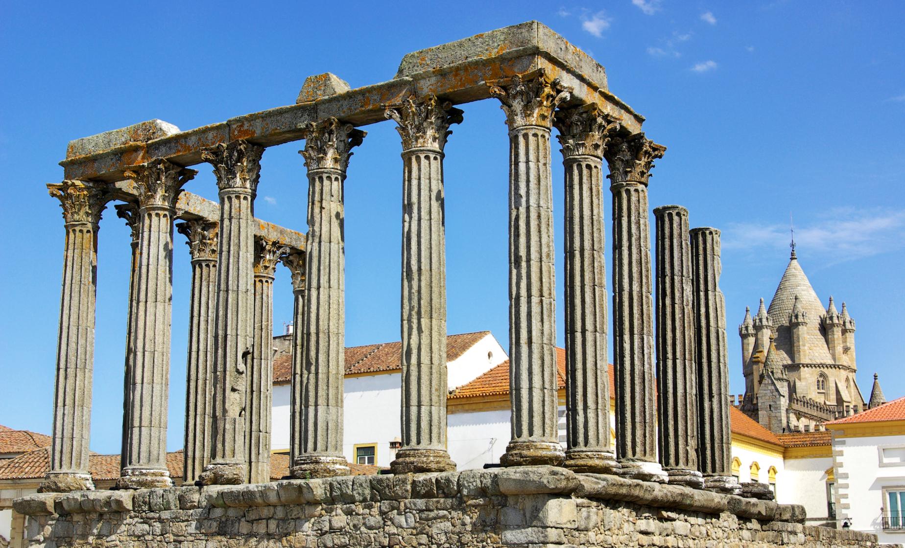 Evora and Wine Tour in Lisbon (Reguengos de Monsaraz, Tagus River, Roman Temple)