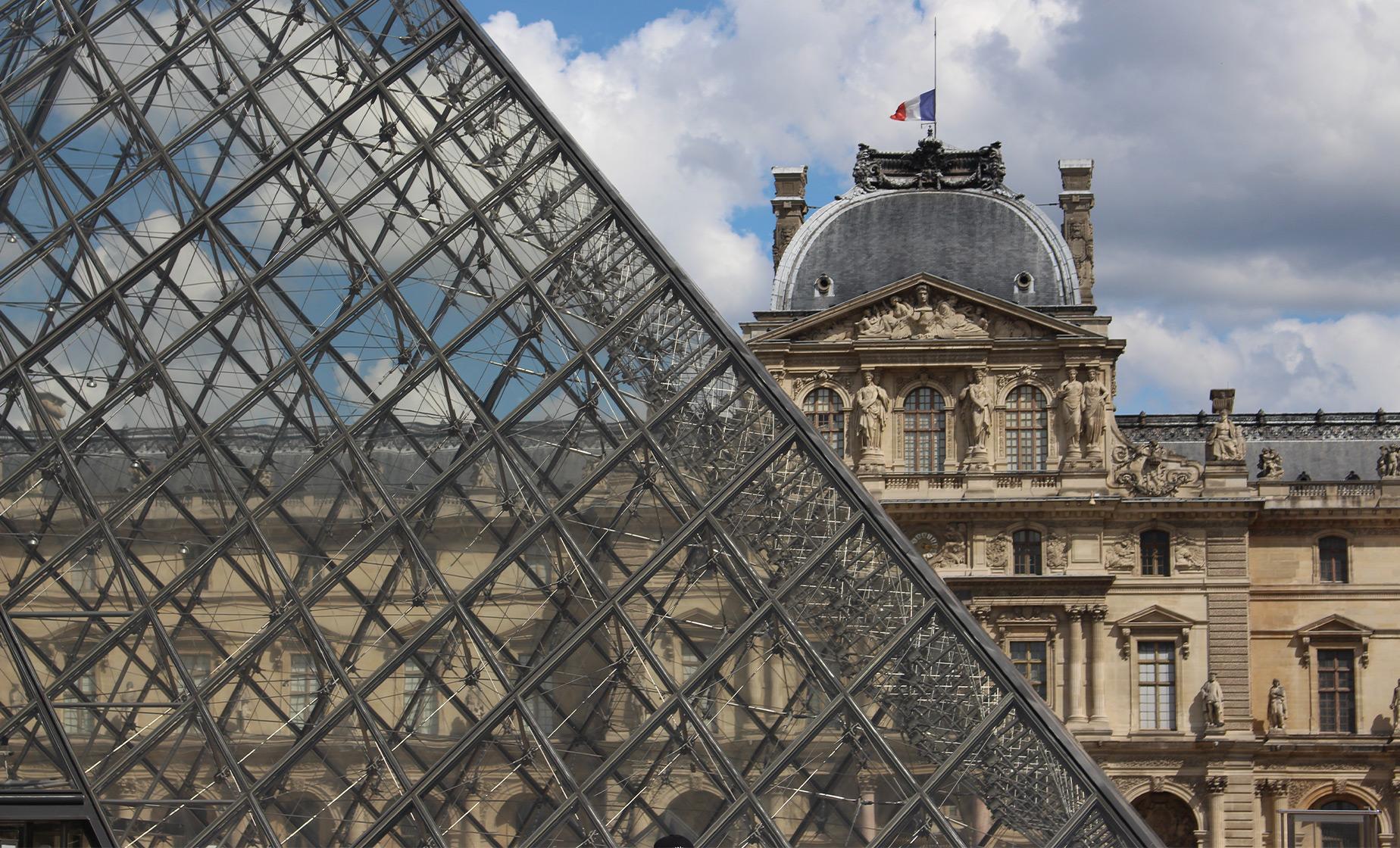 Paris City Highlights Tour with Louvre Intro Tour