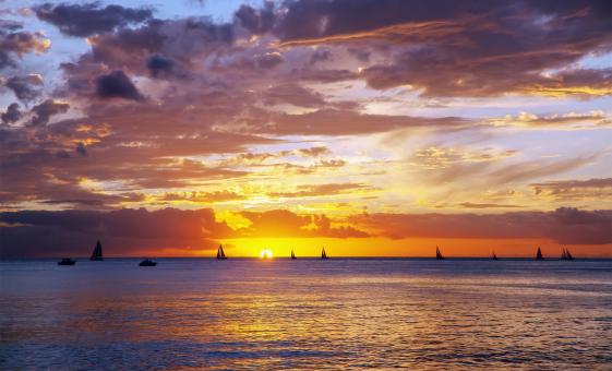 Honolulu Sunset Dinner Cruise and Show Tour from Oahu