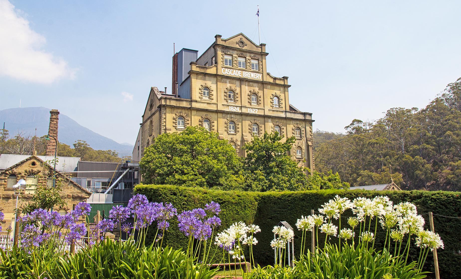 Hobart City and MONA Tour (Derwent River, Battery Point, Anglesea Barracks)