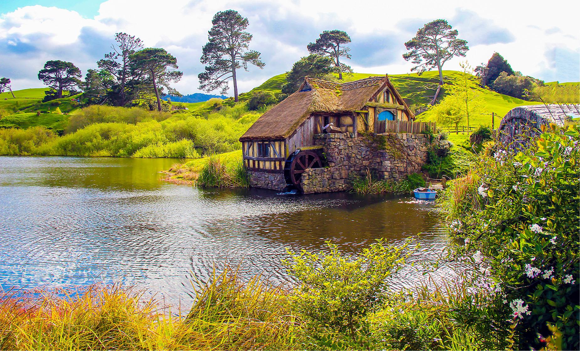 Hobbiton Movie Set & Rotorua Thermal Wonderland Combo Tour from Tauranga