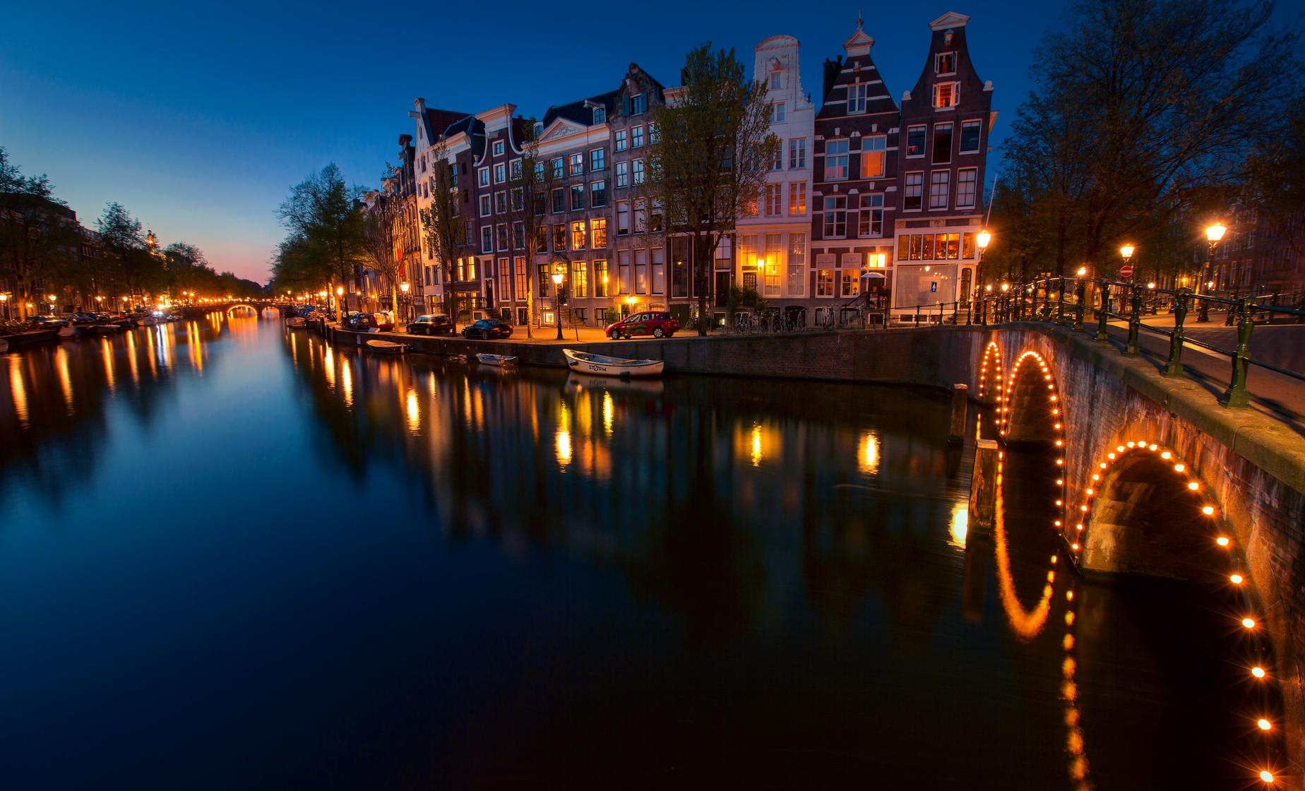 Four Course Dinner Cruise - Amsterdam (Venice of the North)