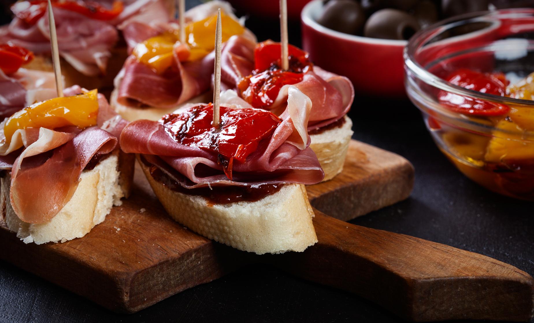 Evening Tapas Walking Tour (La Rambla, La Boqueria, Gothic Quarter)