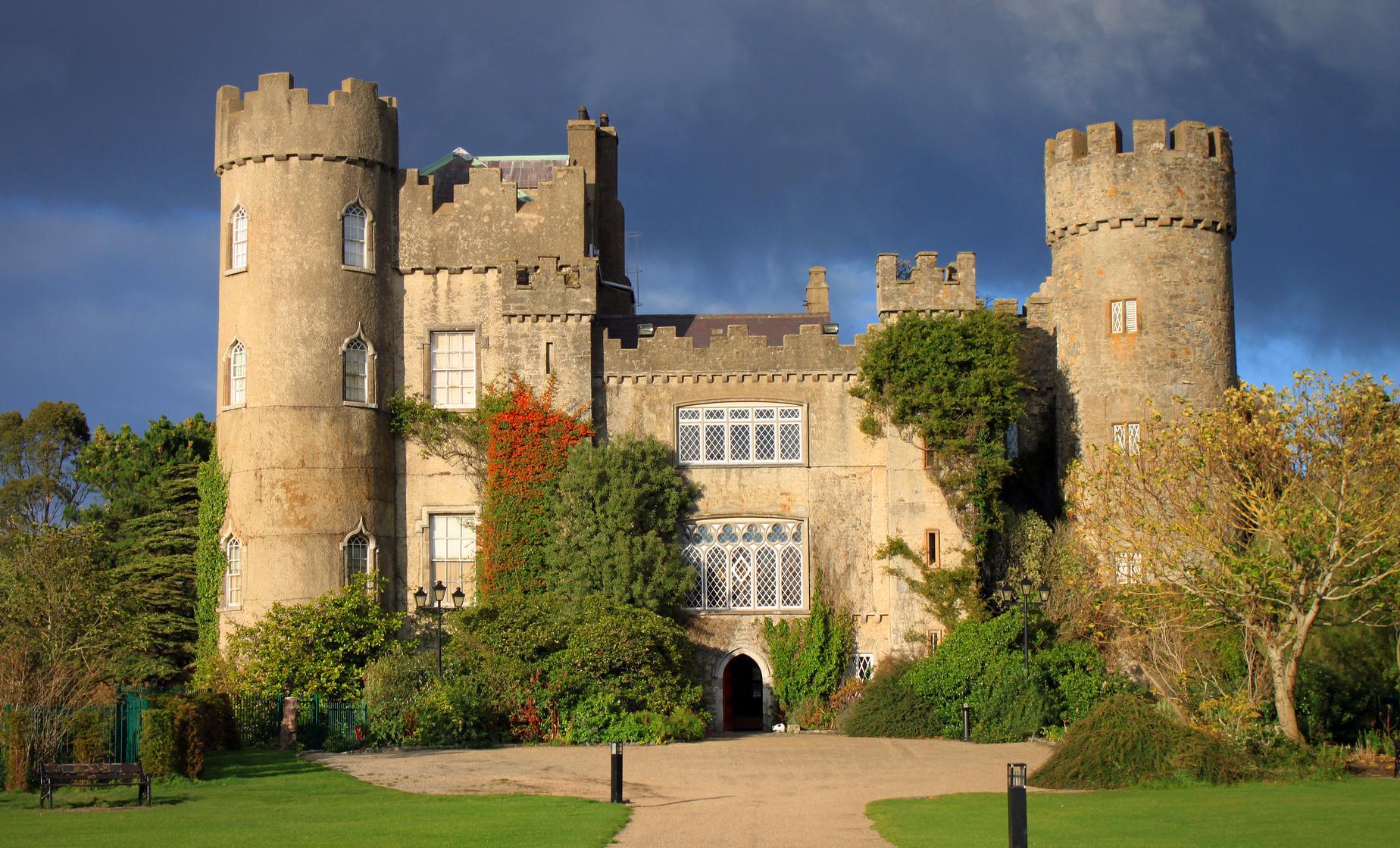 Castles of North Dublin Tour Castles of North Dublin with Private Transportation (Malahide Estate, Man O War Pub)