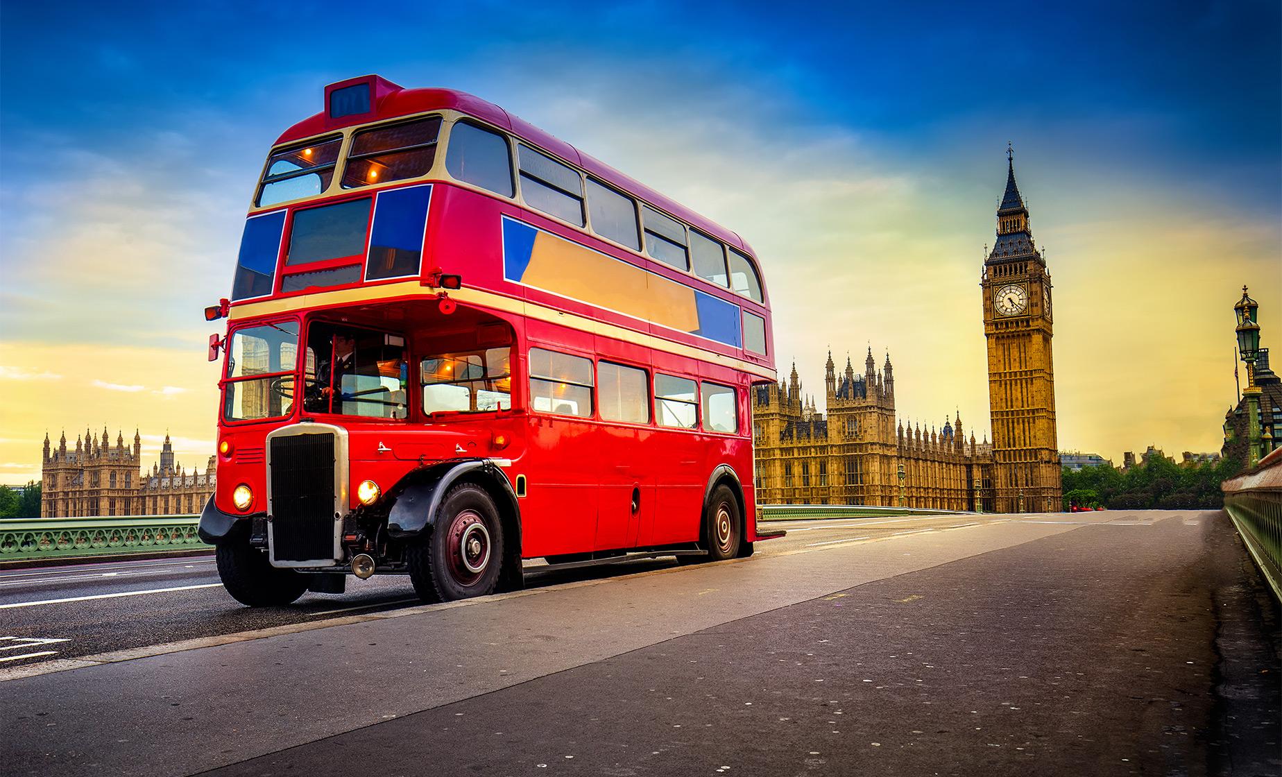 london tour bus with afternoon tea