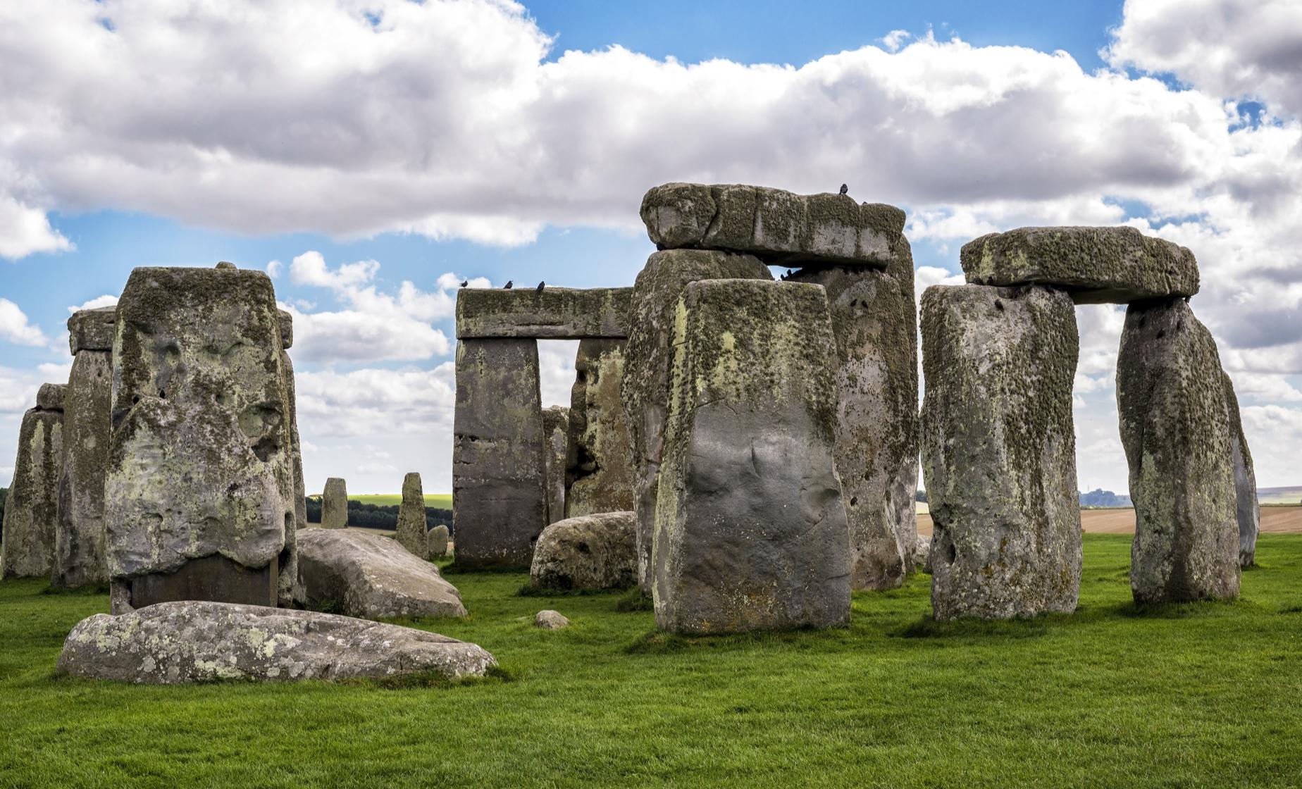 Enchanting English Countryside Tour (Stonehenge, Stratford, Holy Trinity Church)