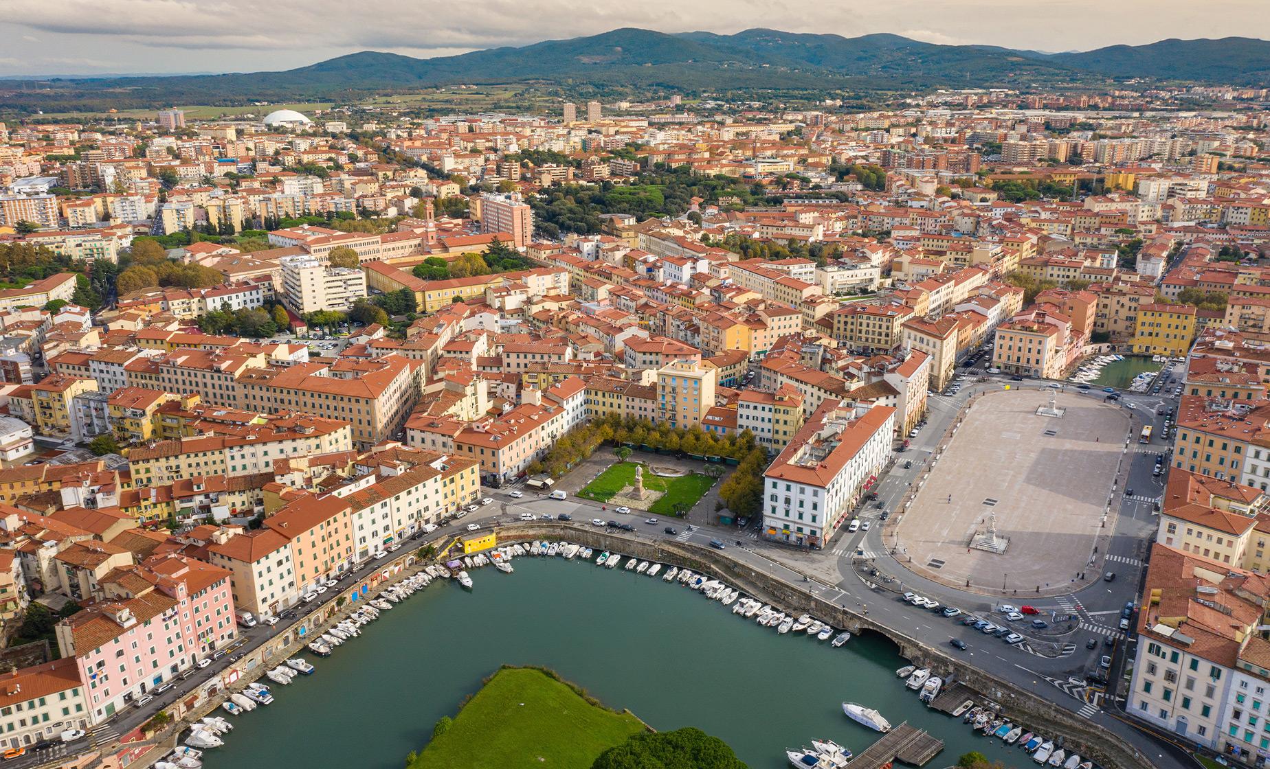 Hop On Hop Off Sightseeing Bus Cruise Tour in Livorno City