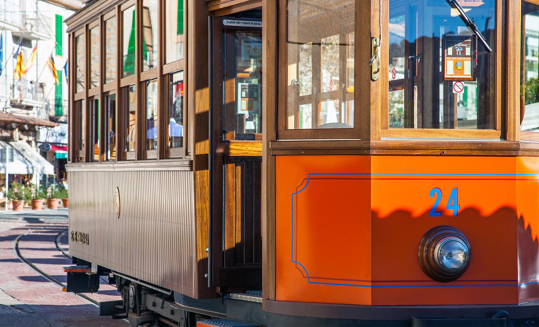 Island Tour by Train, Tram and Boat