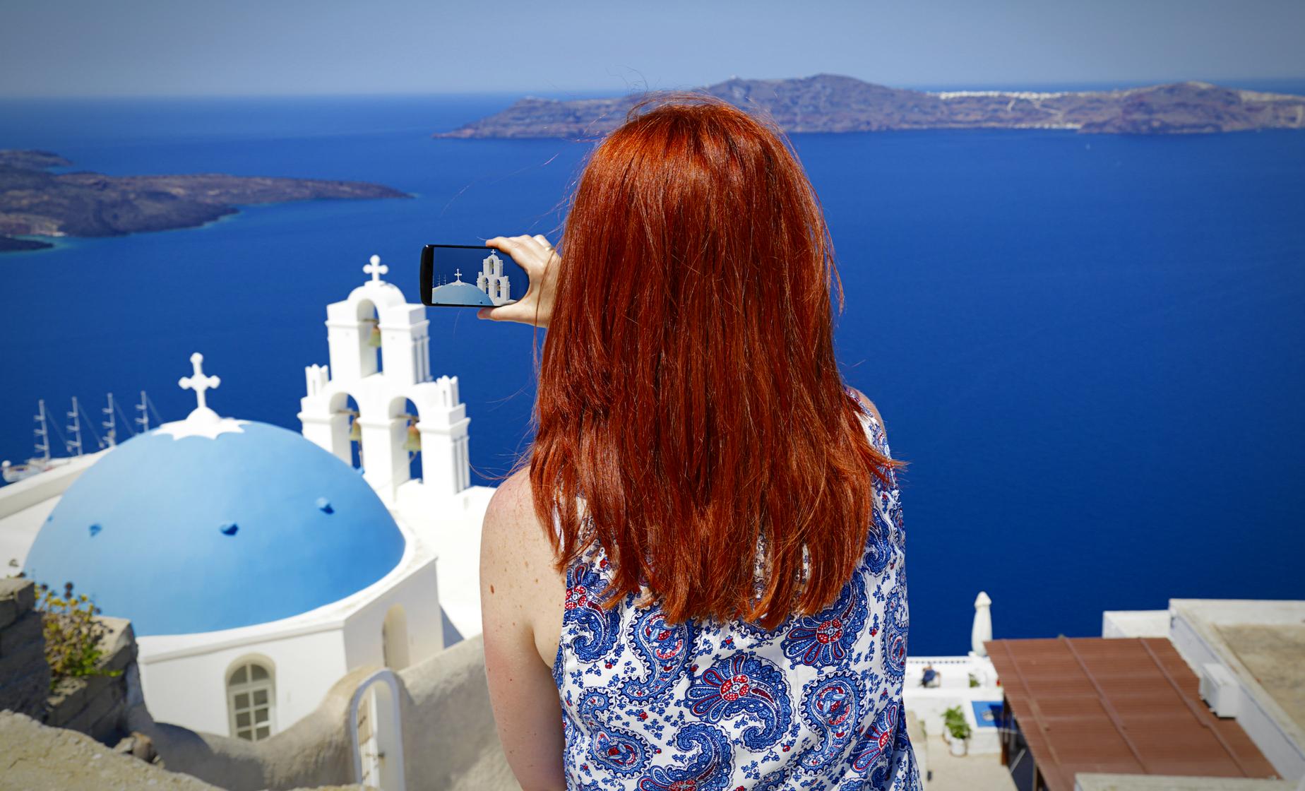 Panoramic Santorini with Minimum Walking