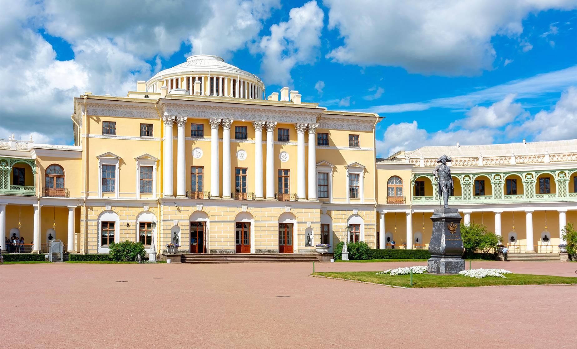 Walking Tour of Catherine Palace near St. Petersburg