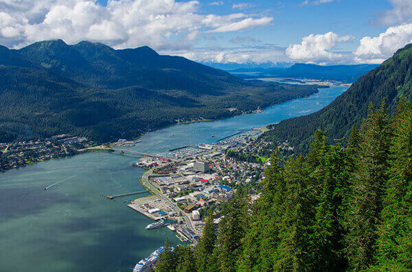 Juneau tours to mountainside port town.