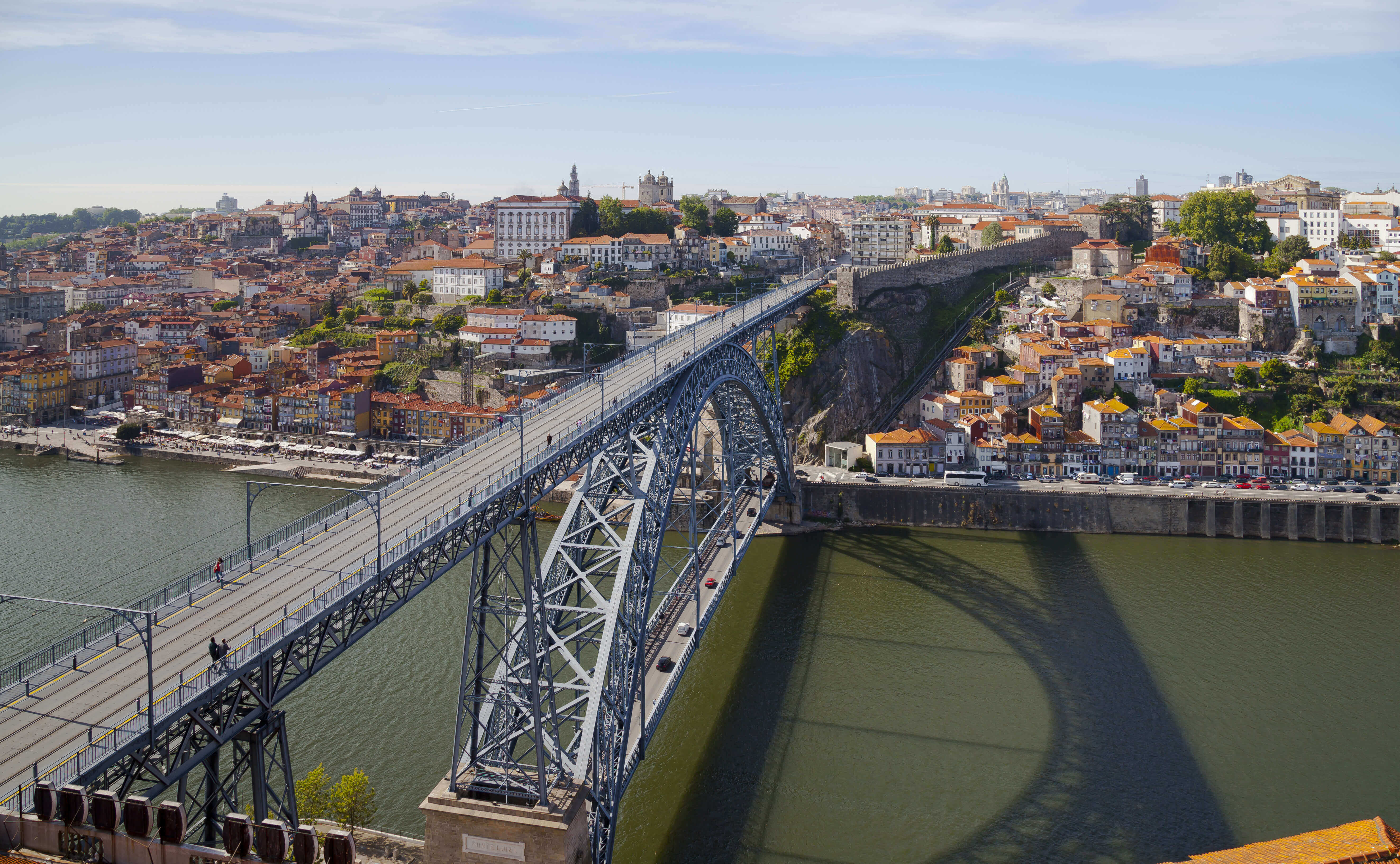 Puente Dom Luis bridge and port town in Porto, Portugal.